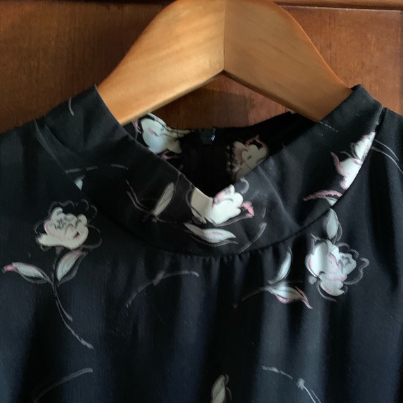 Floral high neck sleeveless dress - Picture 5 of 8